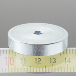 Lente magnetica diam. 40 x altezza 8 mm, foro interno per vite a testa svasata diam. 5.4 mm