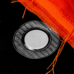 Magnete da cucire NdFeB diam. 18 x 2 mm con guaina rotonda in PVC